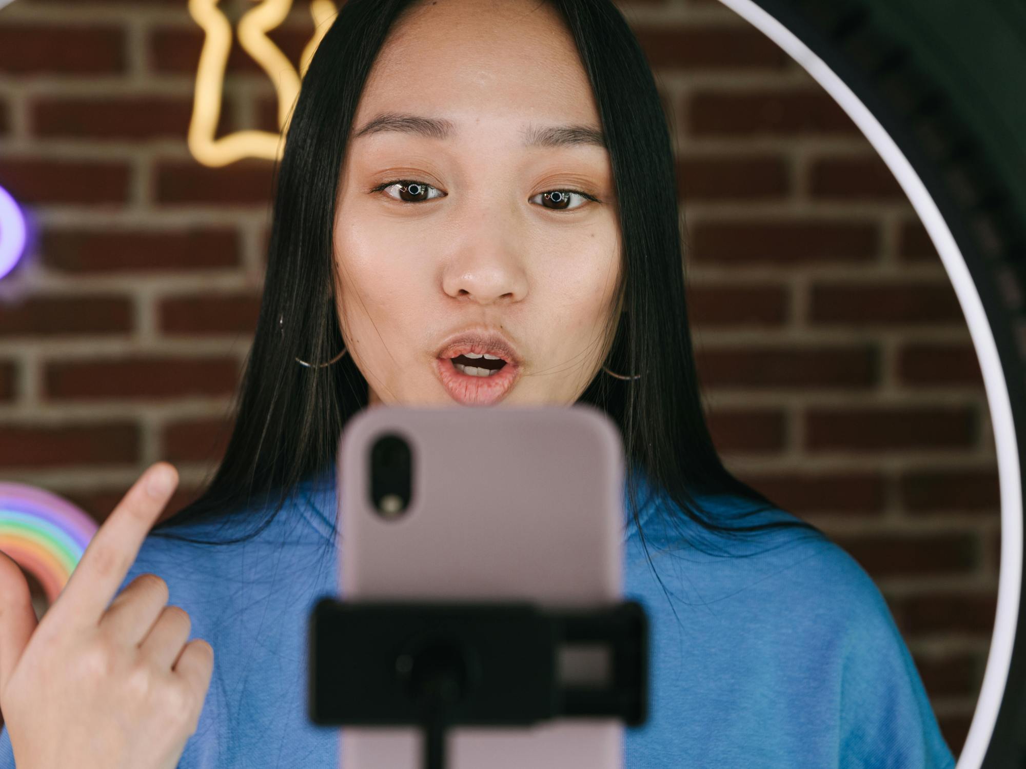influencer recording video on the phone.